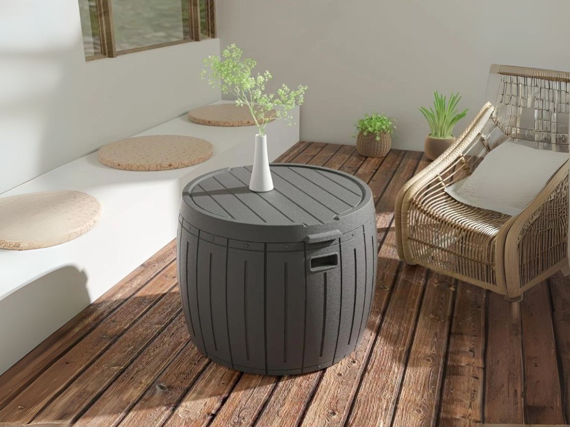 Il n’est pas obligatoire d’avoir de grands coffres massifs! Pourquoi ne pas plutôt multiplier les petits rangements comme celui-ci, qui peuvent aussi accueillir des éléments décoratifs? Source : Wayfair Canada