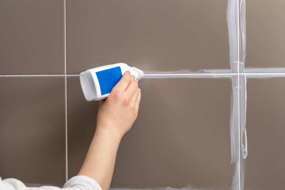 La salle de bain est une pièce clé lors de la vente de la maison. Le niveau d’hygiène qu’il semble en apparence y avoir peut sonner une cloche chez les visiteurs.