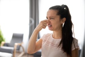 Repérer et se débarrasser des mauvaises odeurs dans la maison