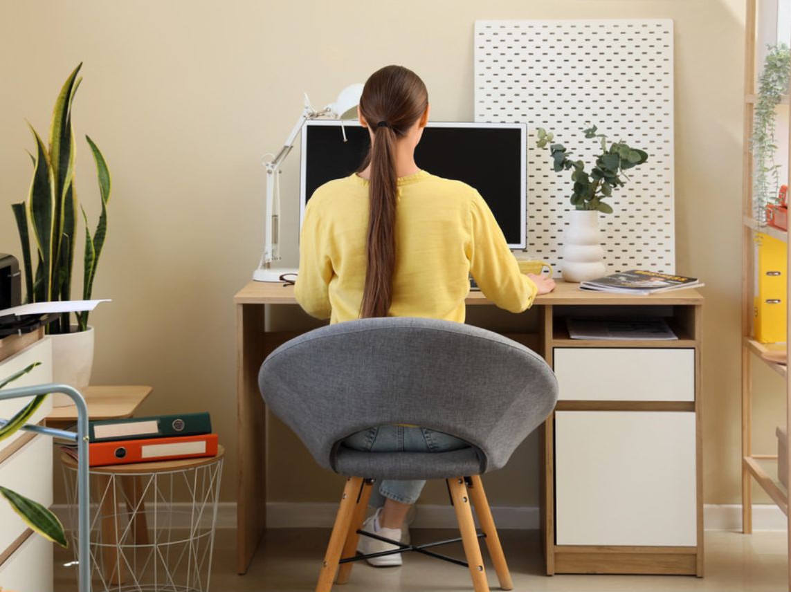 The student’s bedroom should meet their sleep and workspace needs. It must likewise provide the necessary privacy.