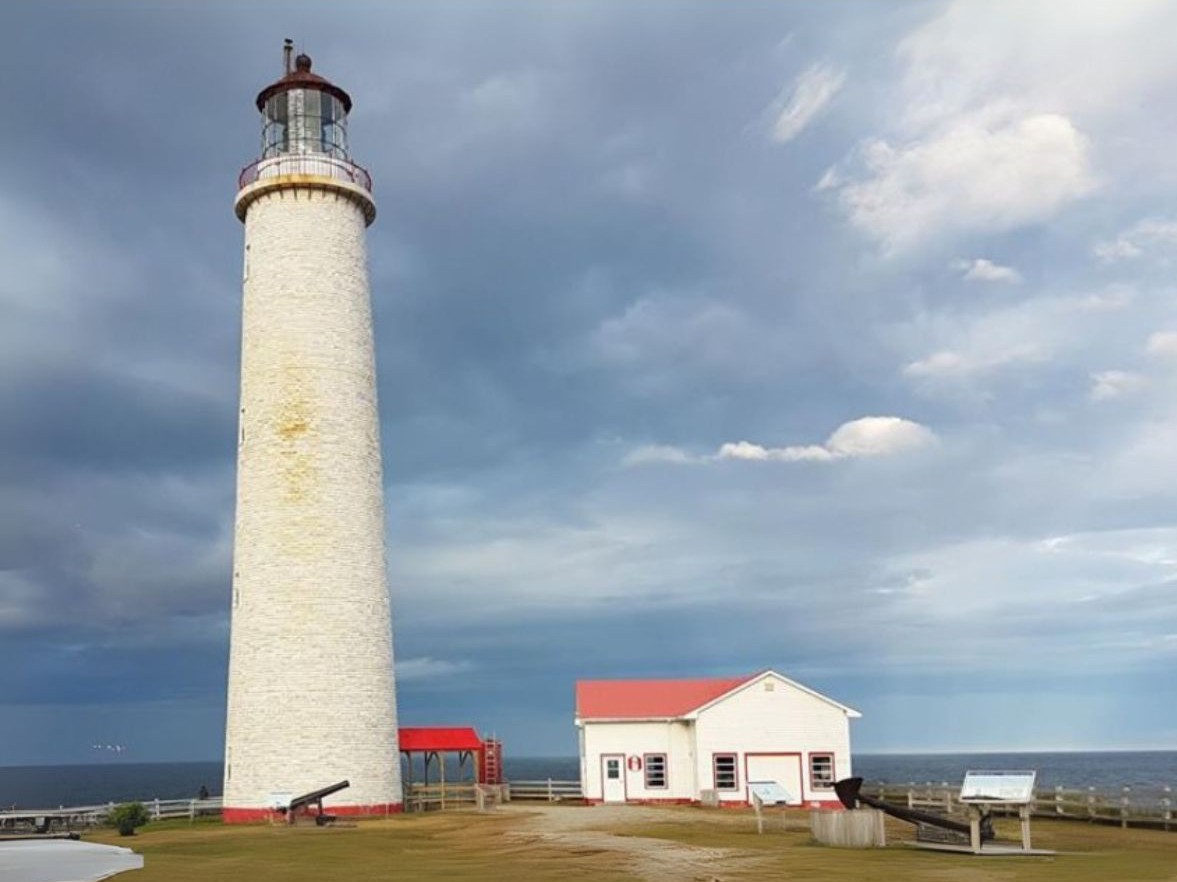 En visitant un phare comme celui de Cap-des-Rosiers, vous faites un saut dans l’histoire du Québec. En prime, les paysages sont à couper le souffle. Source : bonjourquebec.com