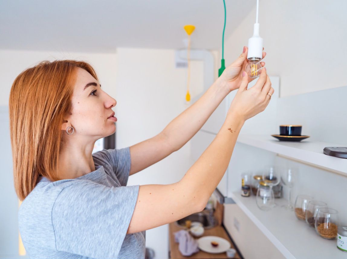En raison des besoins en électricité, l’éclairage doit être pensé dès le départ de votre projet. Personne n’a envie de faire des trous dans les murs et les plafonds à la fin des travaux de rénovation afin de passer des fils!